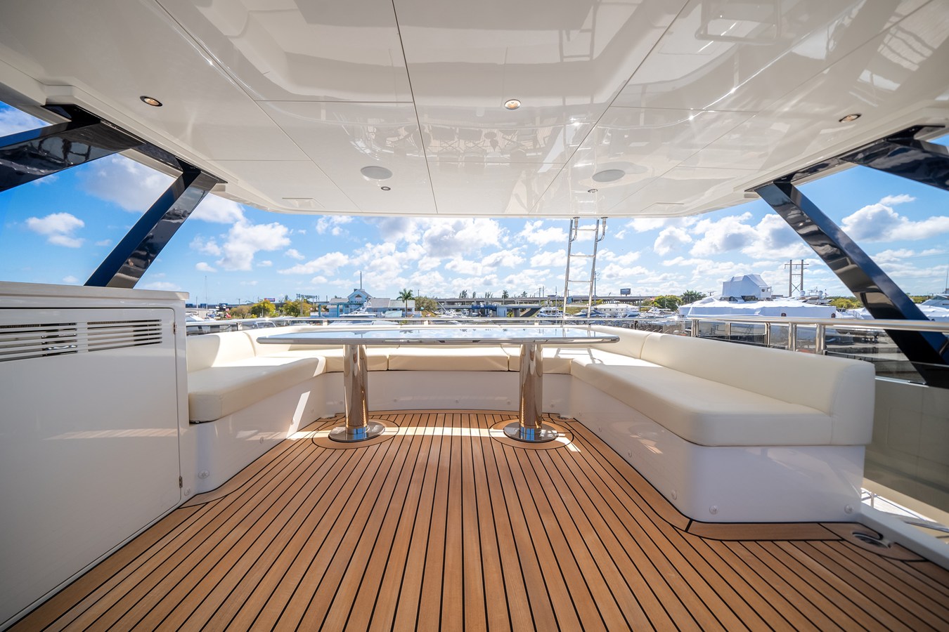2027 Ocean Alexander 37L 11