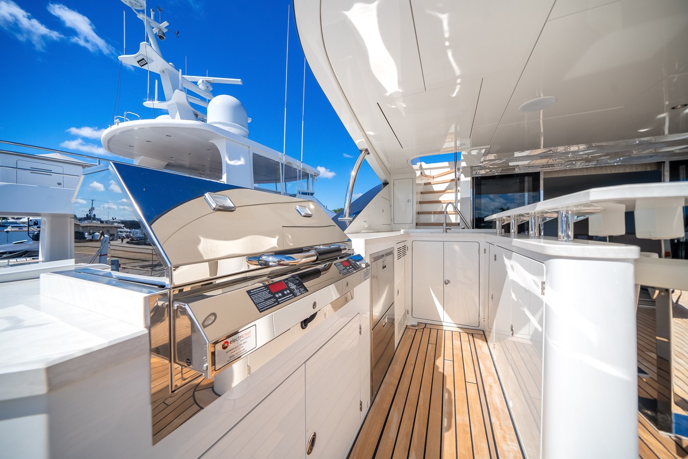 2027 Ocean Alexander 37L 14