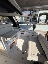 Boston Whaler 350 REALM 11 2023 Boston Whaler 350 REALM 12