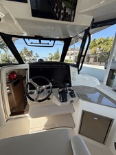Boston Whaler 350 REALM 12 2023 Boston Whaler 350 REALM 13