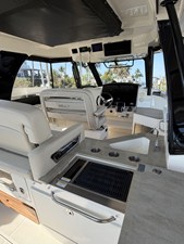 Boston Whaler 350 REALM 15 2023 Boston Whaler 350 REALM 16