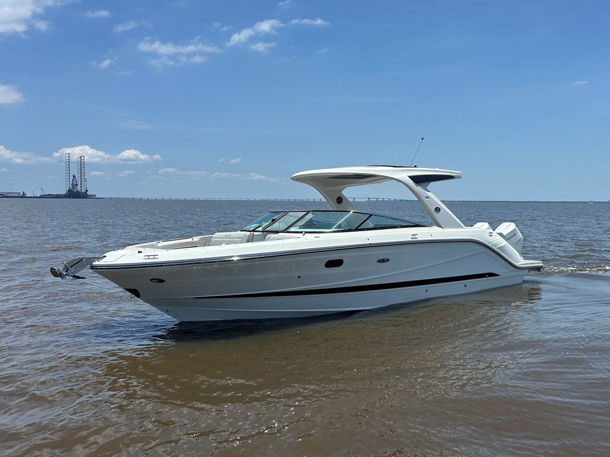 2026 Sea Ray SLX 310 Outboard 2