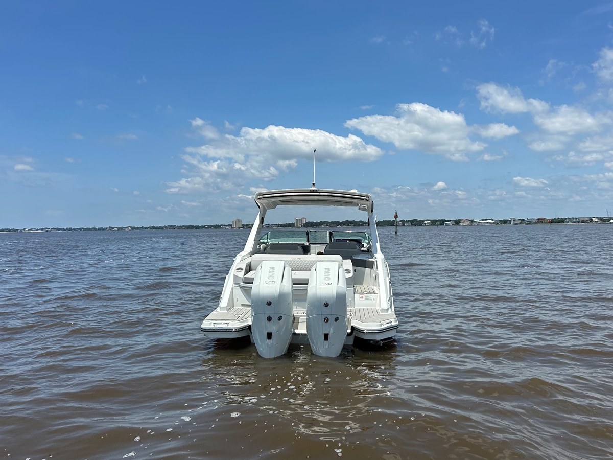 2026 Sea Ray SLX 310 Outboard 9