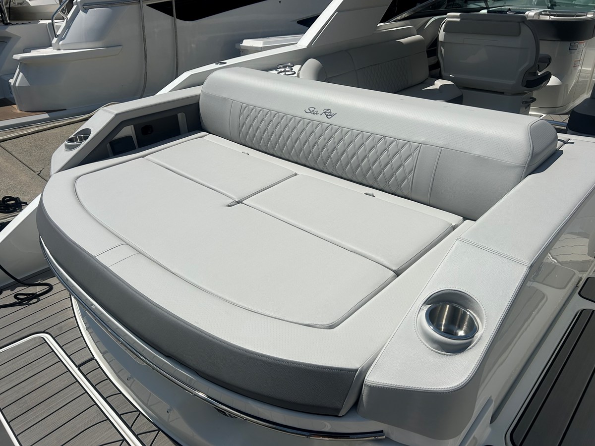 2026 Sea Ray SLX 310 Outboard 12