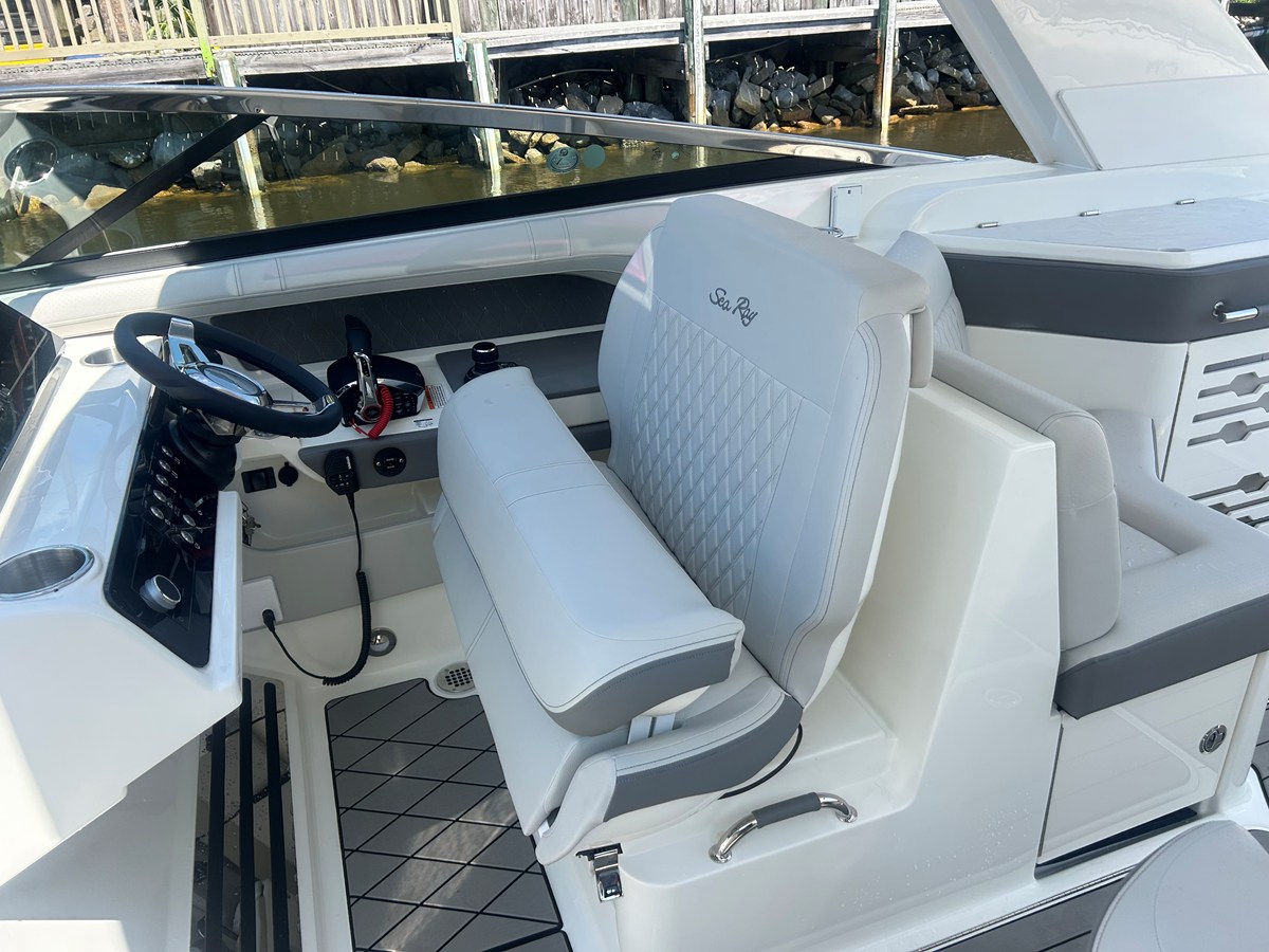 2026 Sea Ray SLX 310 Outboard 26