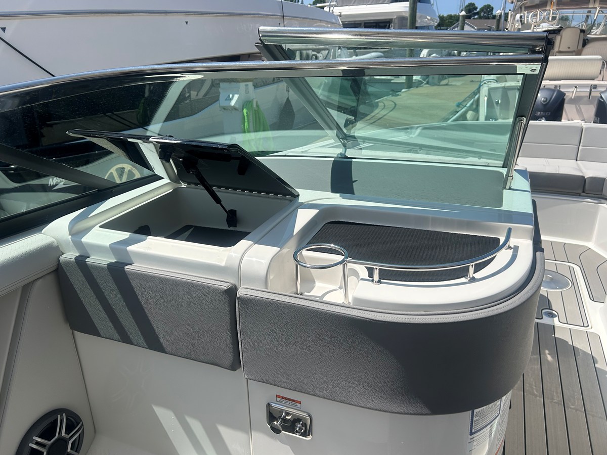 2026 Sea Ray SLX 310 Outboard 28