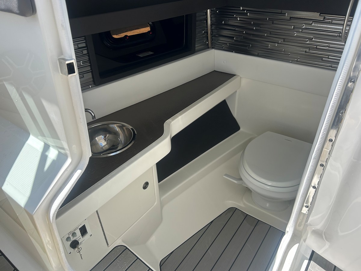 2026 Sea Ray SLX 310 Outboard 30