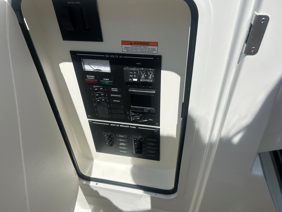 2026 Sea Ray SLX 310 Outboard 31
