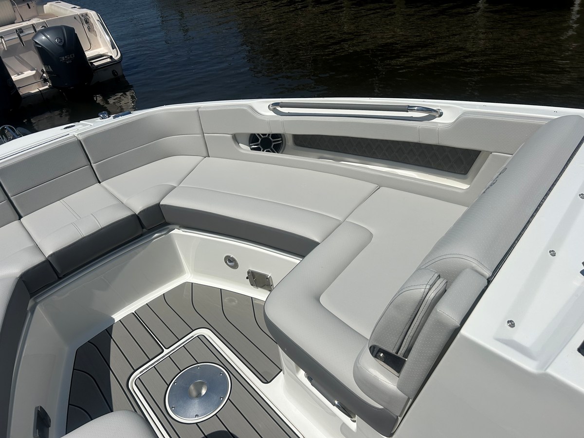 2026 Sea Ray SLX 310 Outboard 32