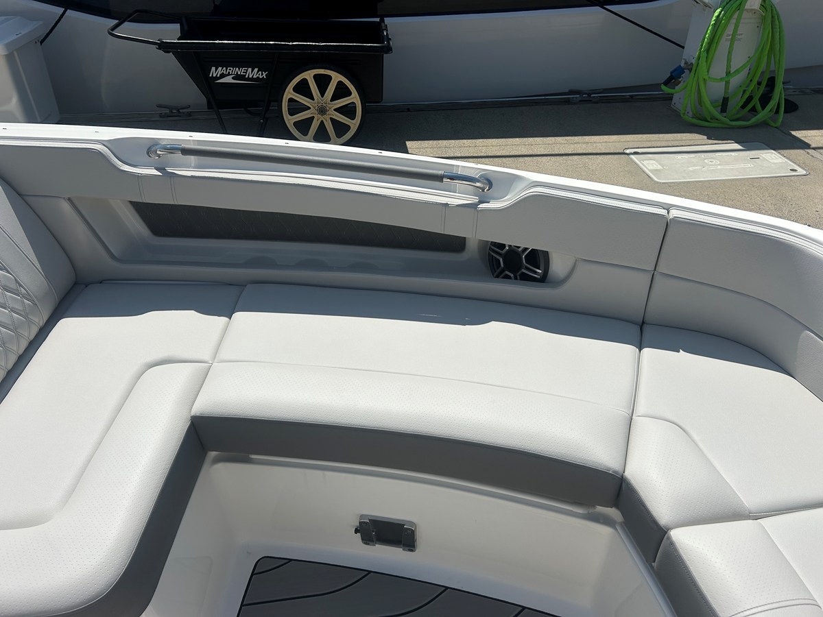 2026 Sea Ray SLX 310 Outboard 34