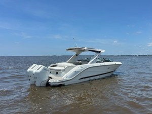 2026 Sea Ray SLX 310 Outboard 8