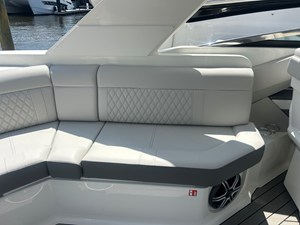 2026 Sea Ray SLX 310 Outboard 17