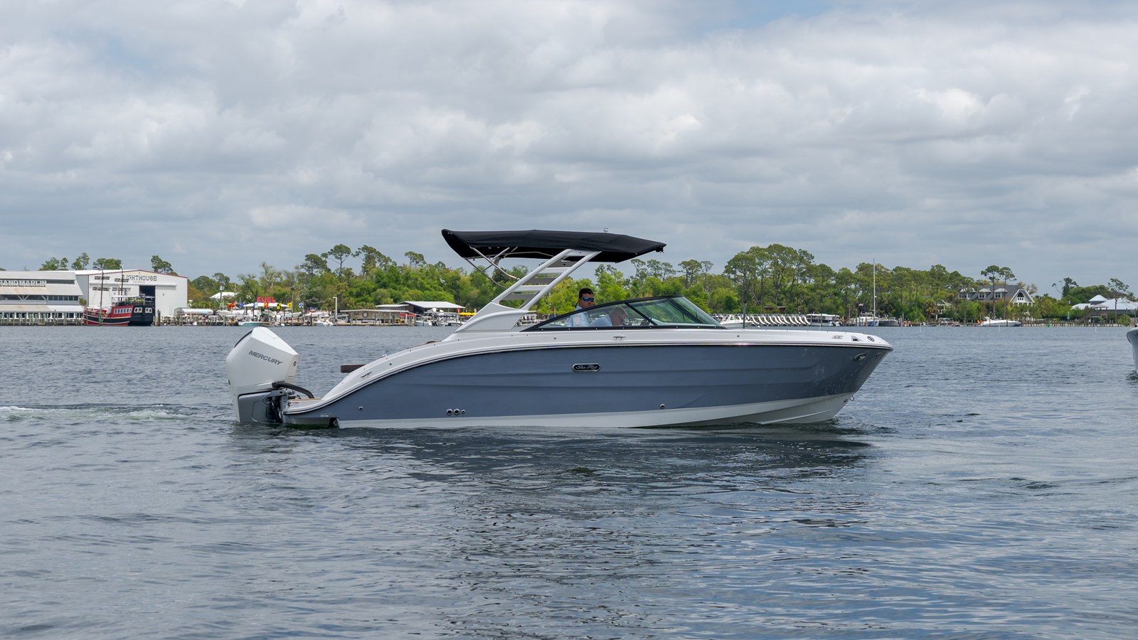 2026 Sea Ray SDX 250 Outboard 6