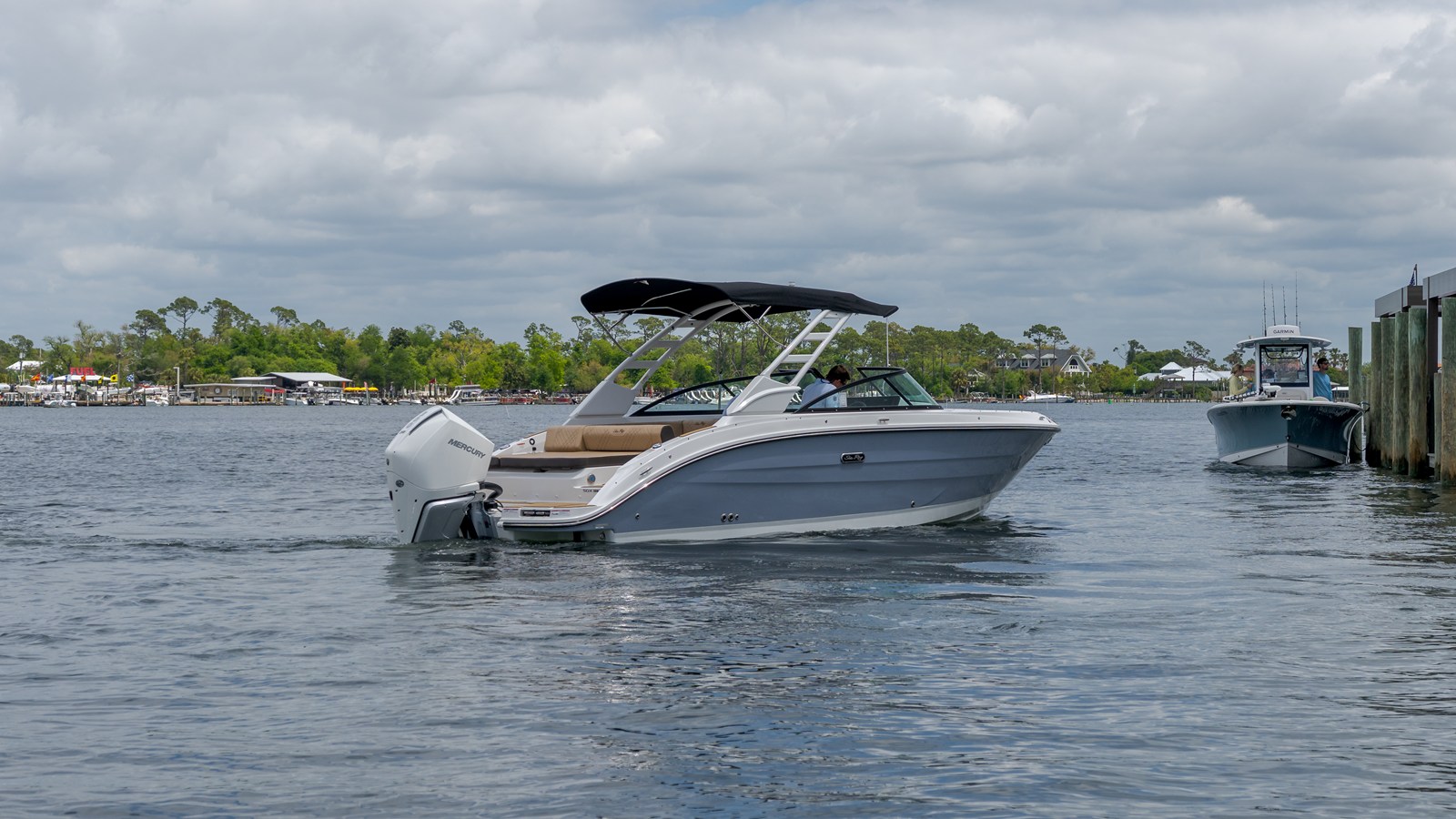 2026 Sea Ray SDX 250 Outboard 7