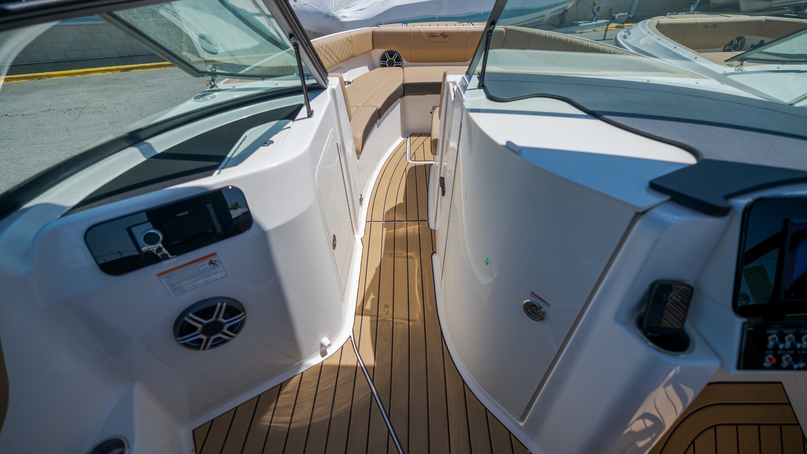 2026 Sea Ray SDX 250 Outboard 15