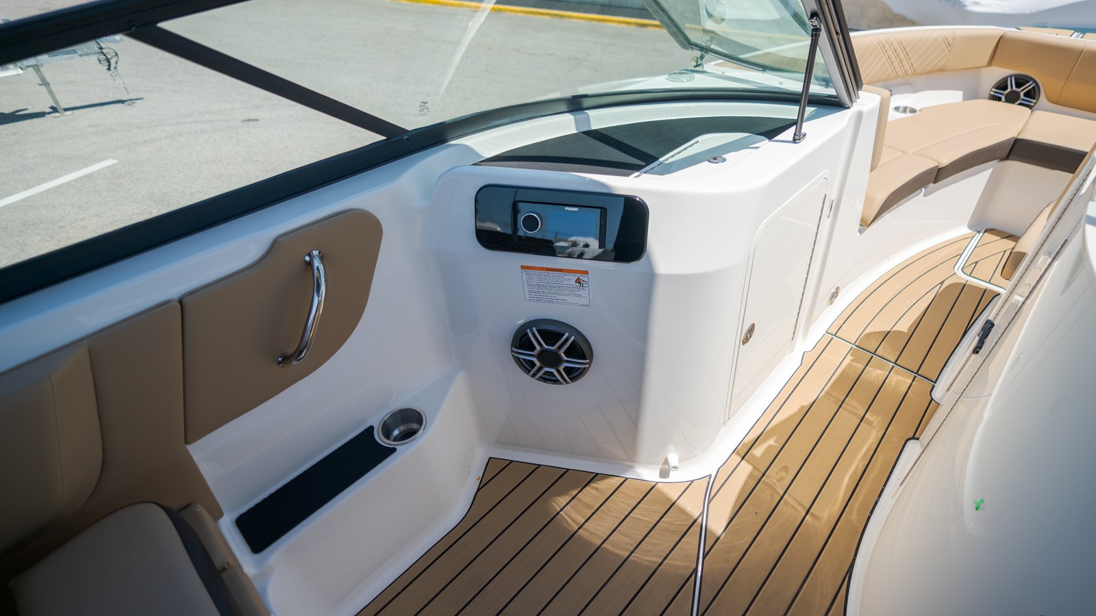 2026 Sea Ray SDX 250 Outboard 16