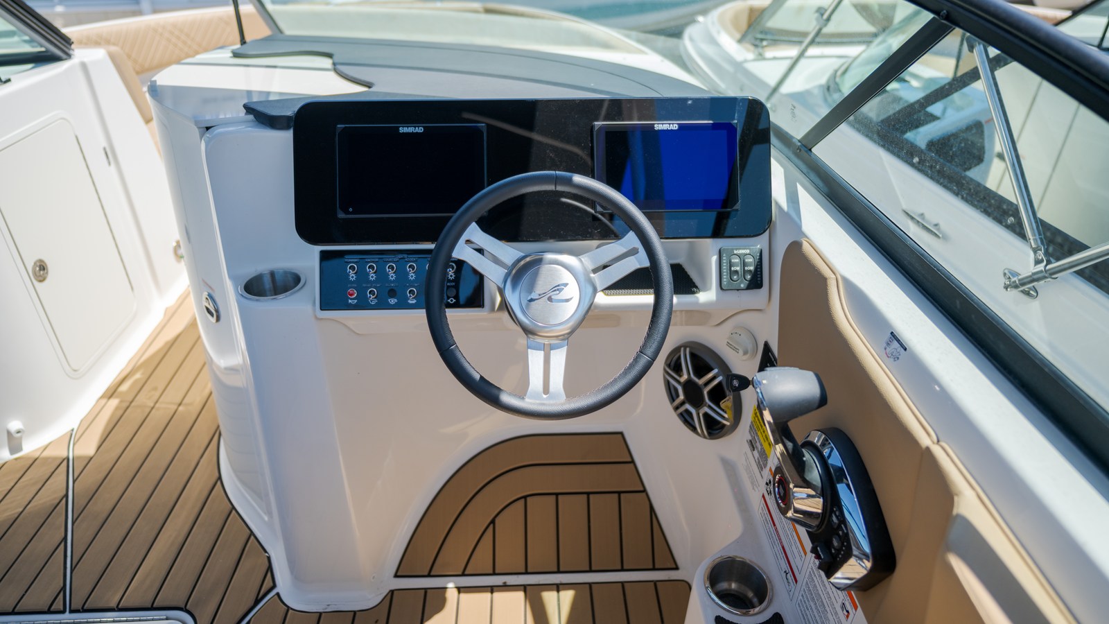 2026 Sea Ray SDX 250 Outboard 19