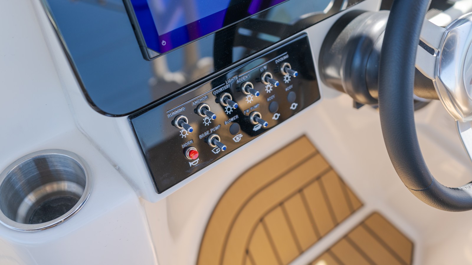 2026 Sea Ray SDX 250 Outboard 21