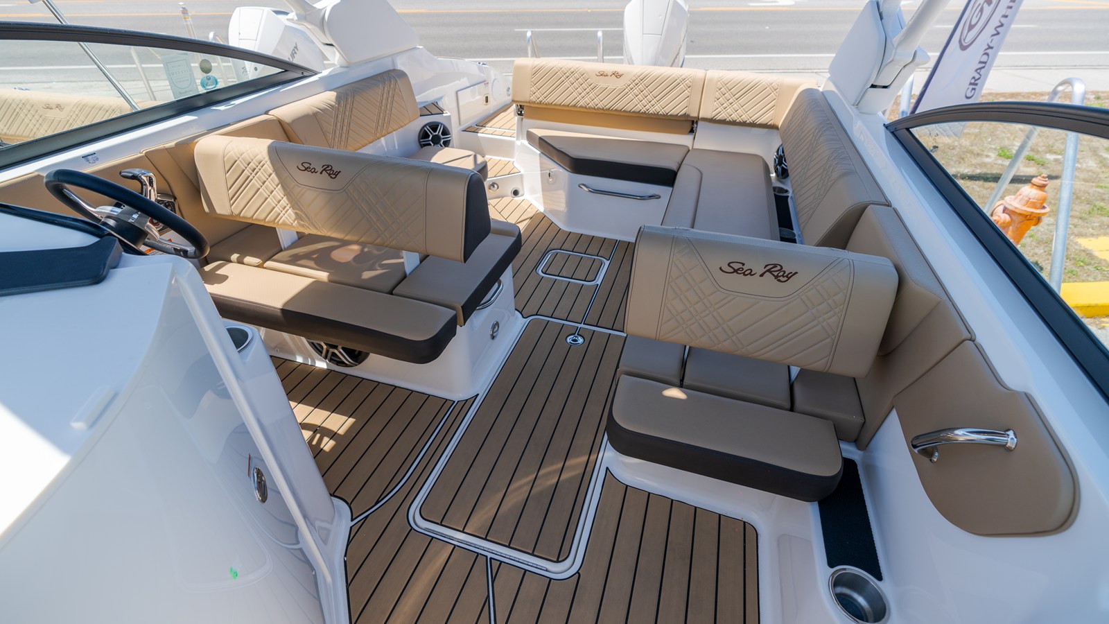 2026 Sea Ray SDX 250 Outboard 28