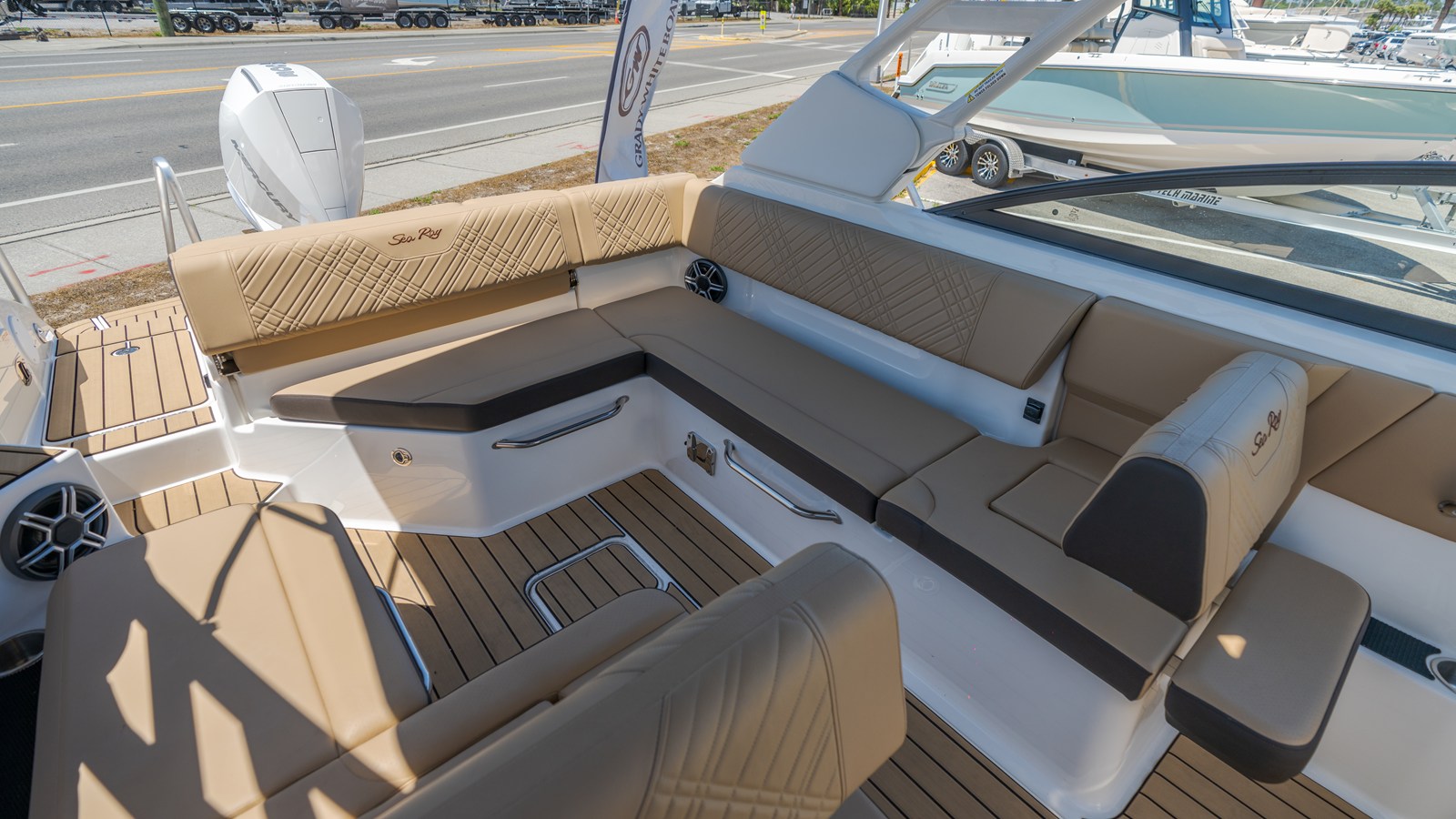 2026 Sea Ray SDX 250 Outboard 29