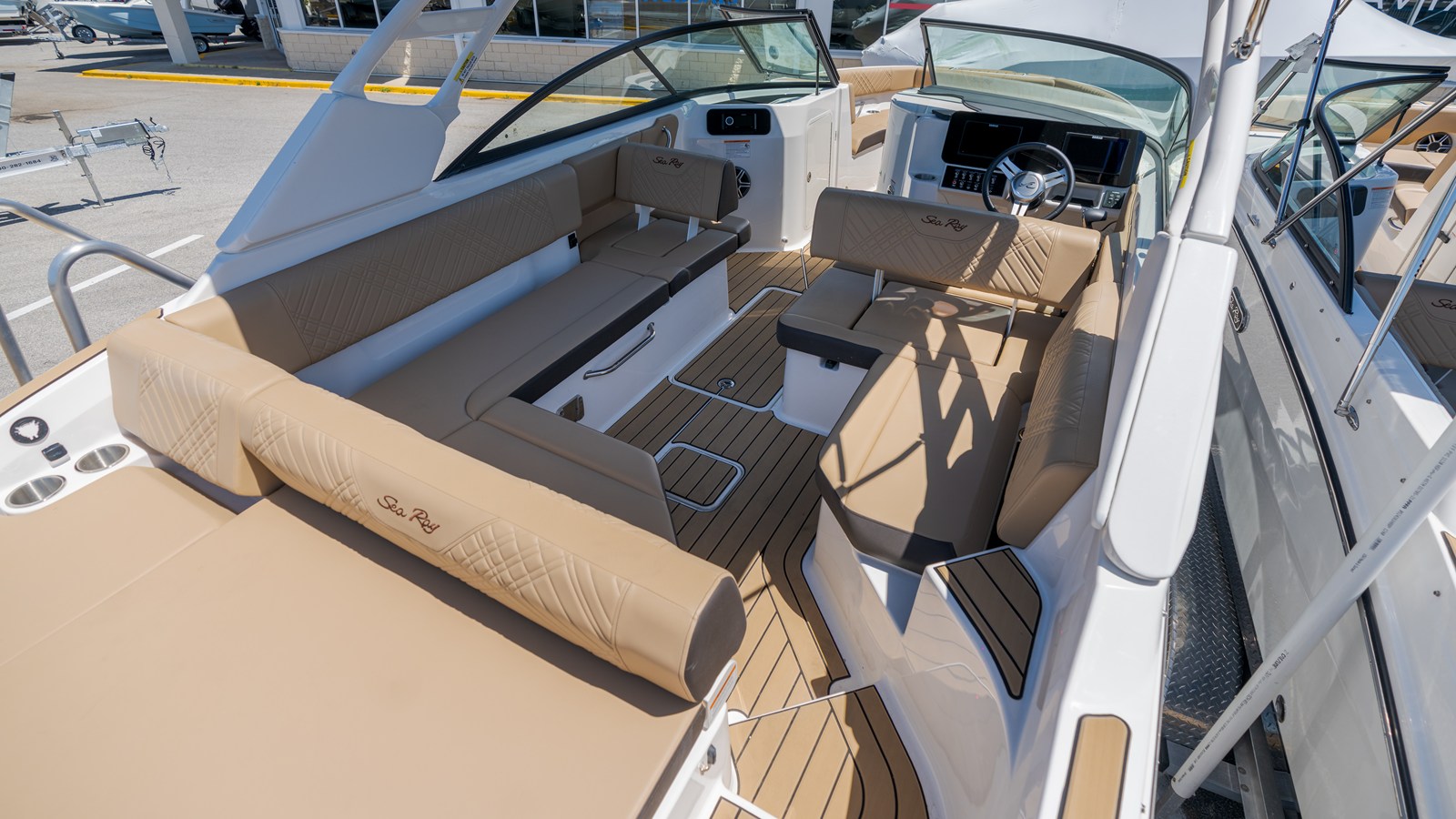 2026 Sea Ray SDX 250 Outboard 31