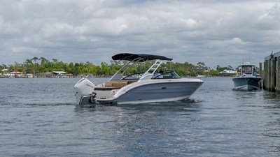 2026 Sea Ray SDX 250 Outboard 7