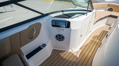 2026 Sea Ray SDX 250 Outboard 16
