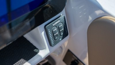 2026 Sea Ray SDX 250 Outboard 22