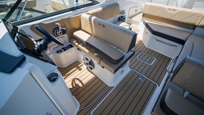 2026 Sea Ray SDX 250 Outboard 24