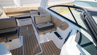 2026 Sea Ray SDX 250 Outboard 26