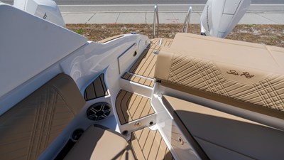 2026 Sea Ray SDX 250 Outboard 32