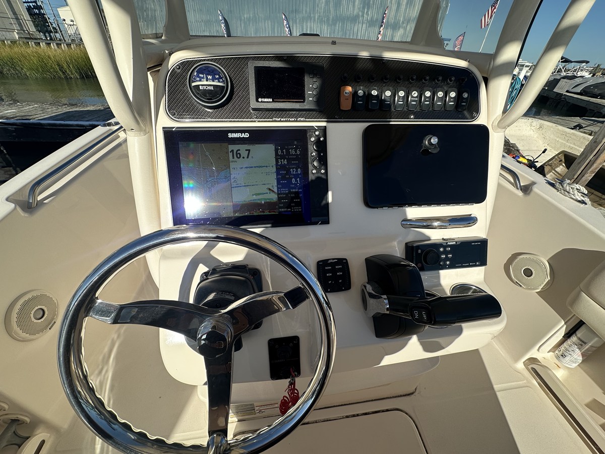 2018 Grady-White FISHERMAN 216 12