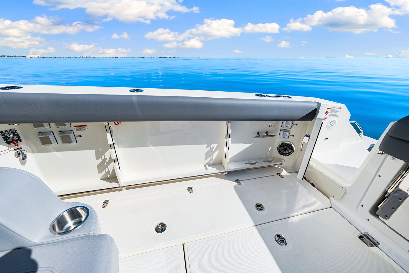 2026 Boston Whaler 380 Outrage 26