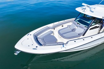 Boston Whaler 380 Outrage 3 2026 Boston Whaler 380 Outrage 4