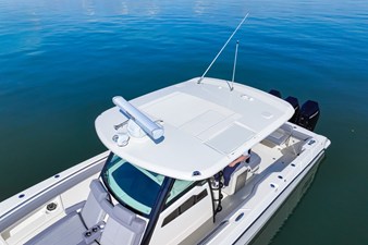 Boston Whaler 380 Outrage 4 2026 Boston Whaler 380 Outrage 5