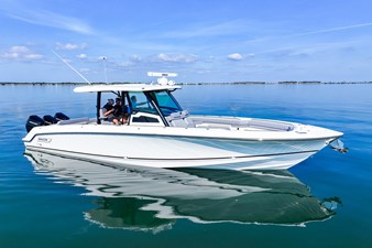 2026 Boston Whaler 380 Outrage 8