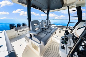 2026 Boston Whaler 380 Outrage 31