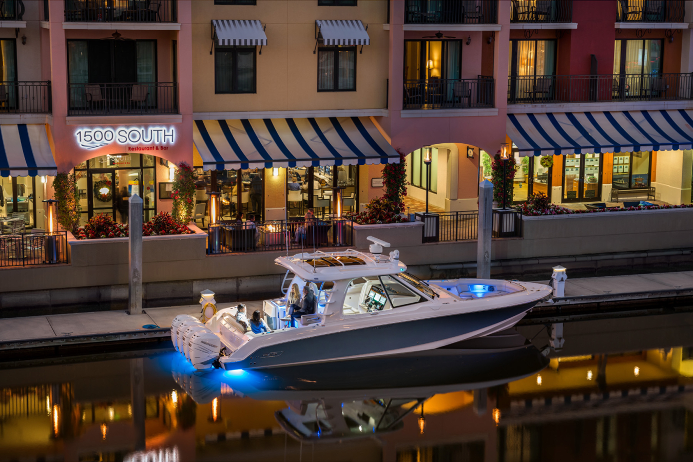 2027 Boston Whaler 380 Realm 6
