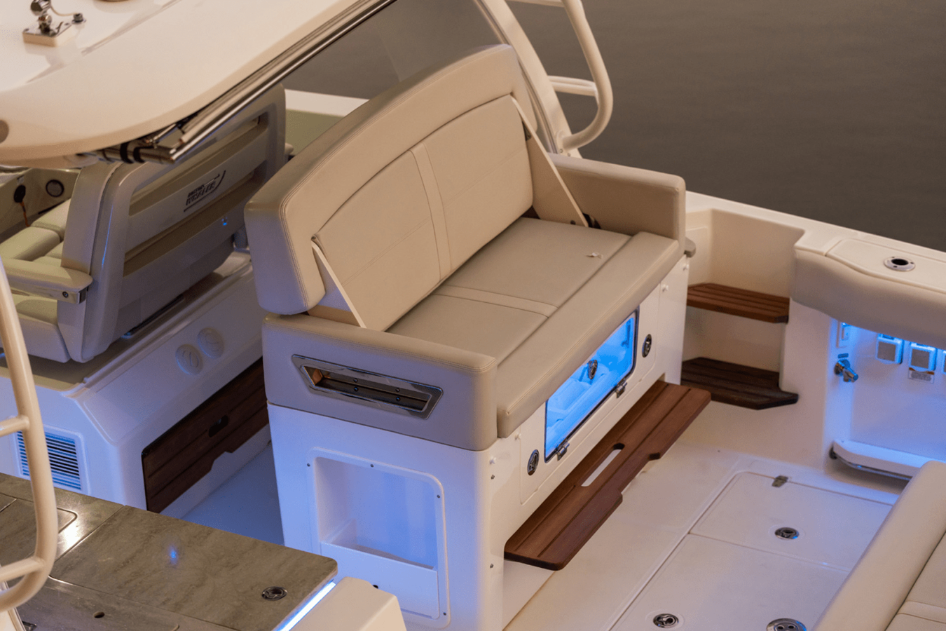 2027 Boston Whaler 380 Realm 58