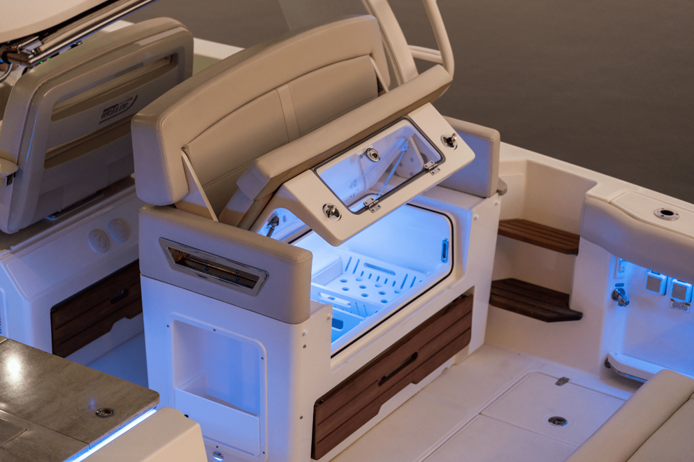 2027 Boston Whaler 380 Realm 59