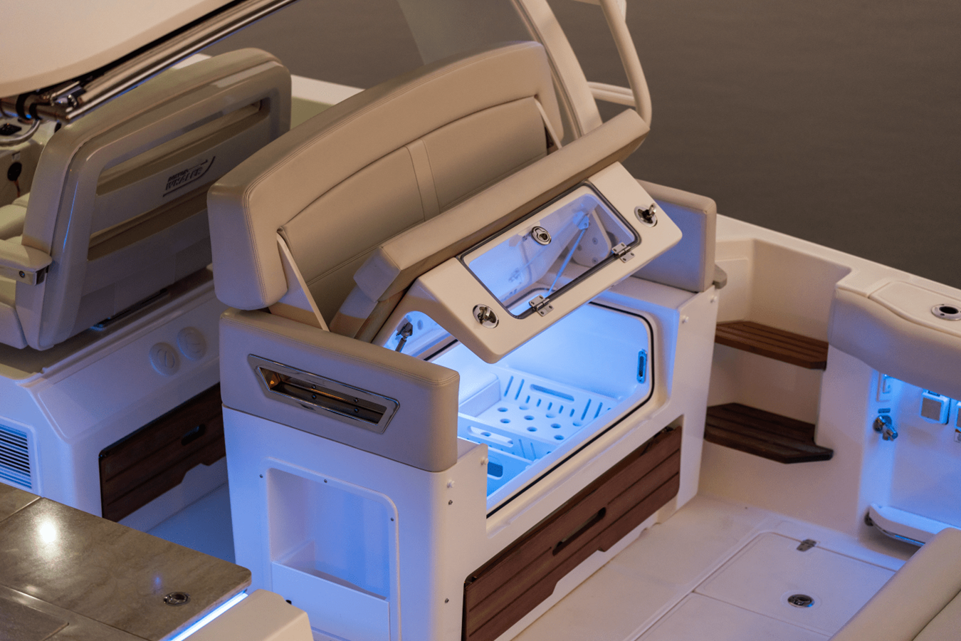 2027 Boston Whaler 380 Realm 71