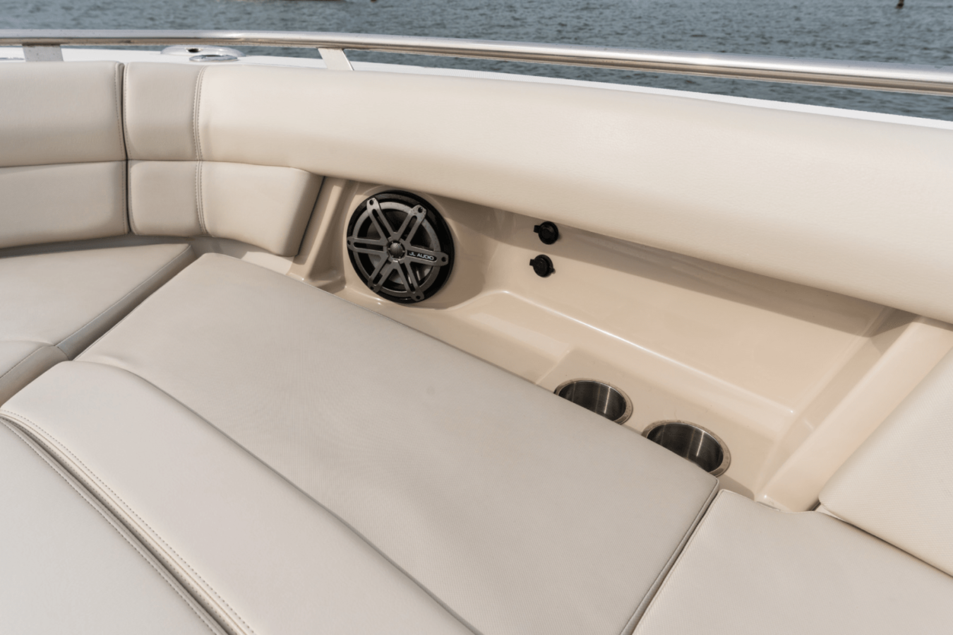 2027 Boston Whaler 380 Realm 75
