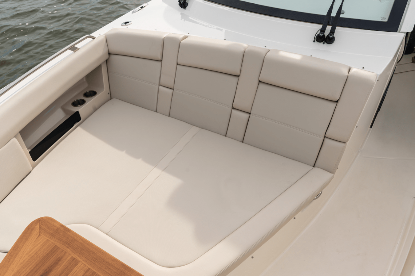 2027 Boston Whaler 380 Realm 76