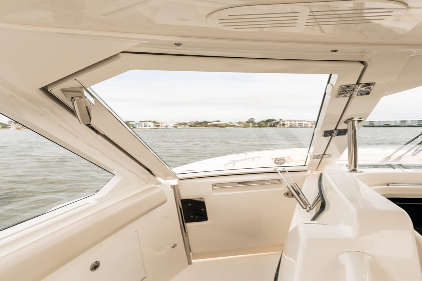 2027 Boston Whaler 380 Realm 82