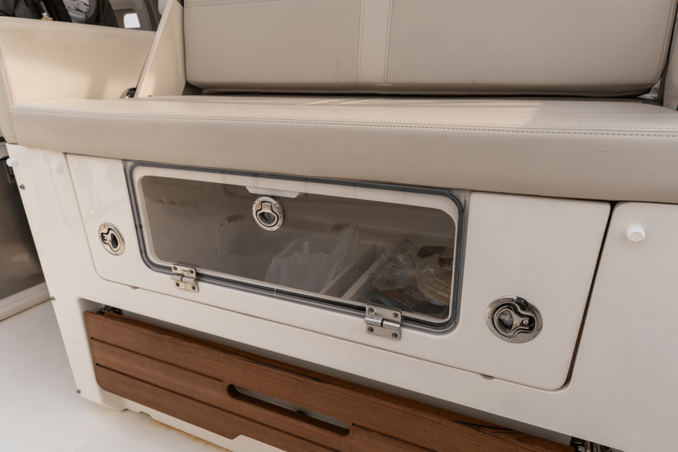 2027 Boston Whaler 380 Realm 92
