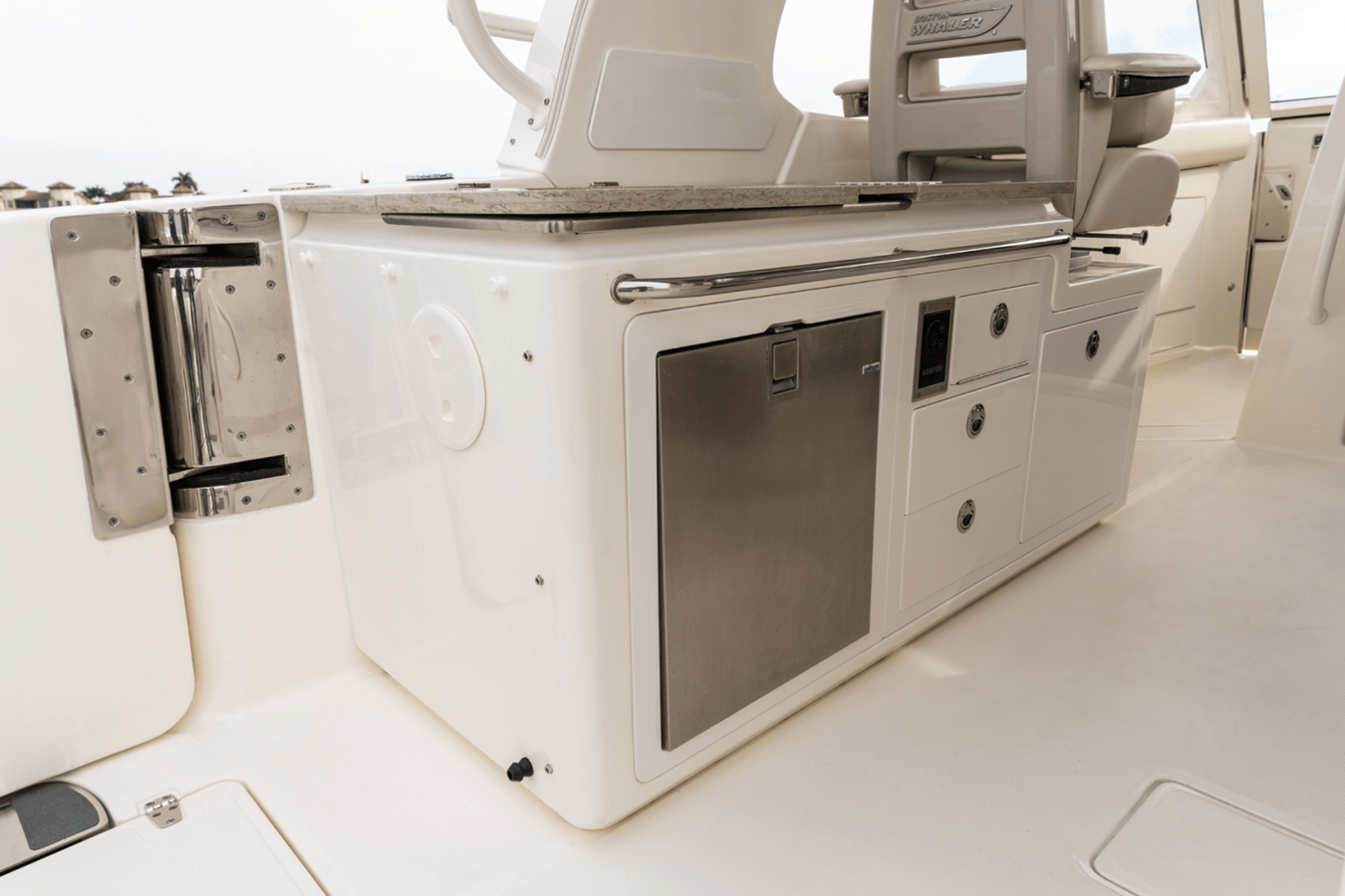 2027 Boston Whaler 380 Realm 101