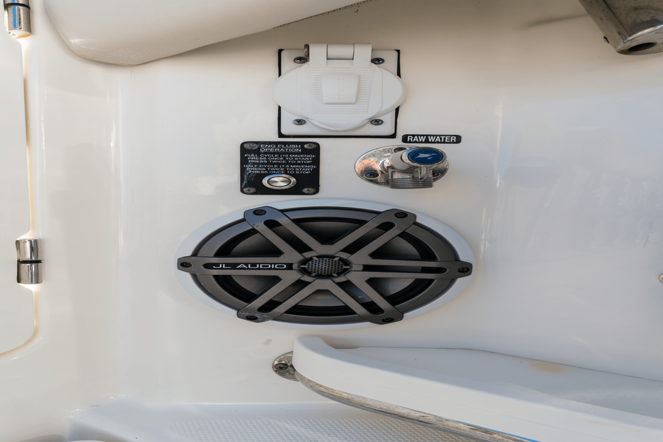 2027 Boston Whaler 380 Realm 121