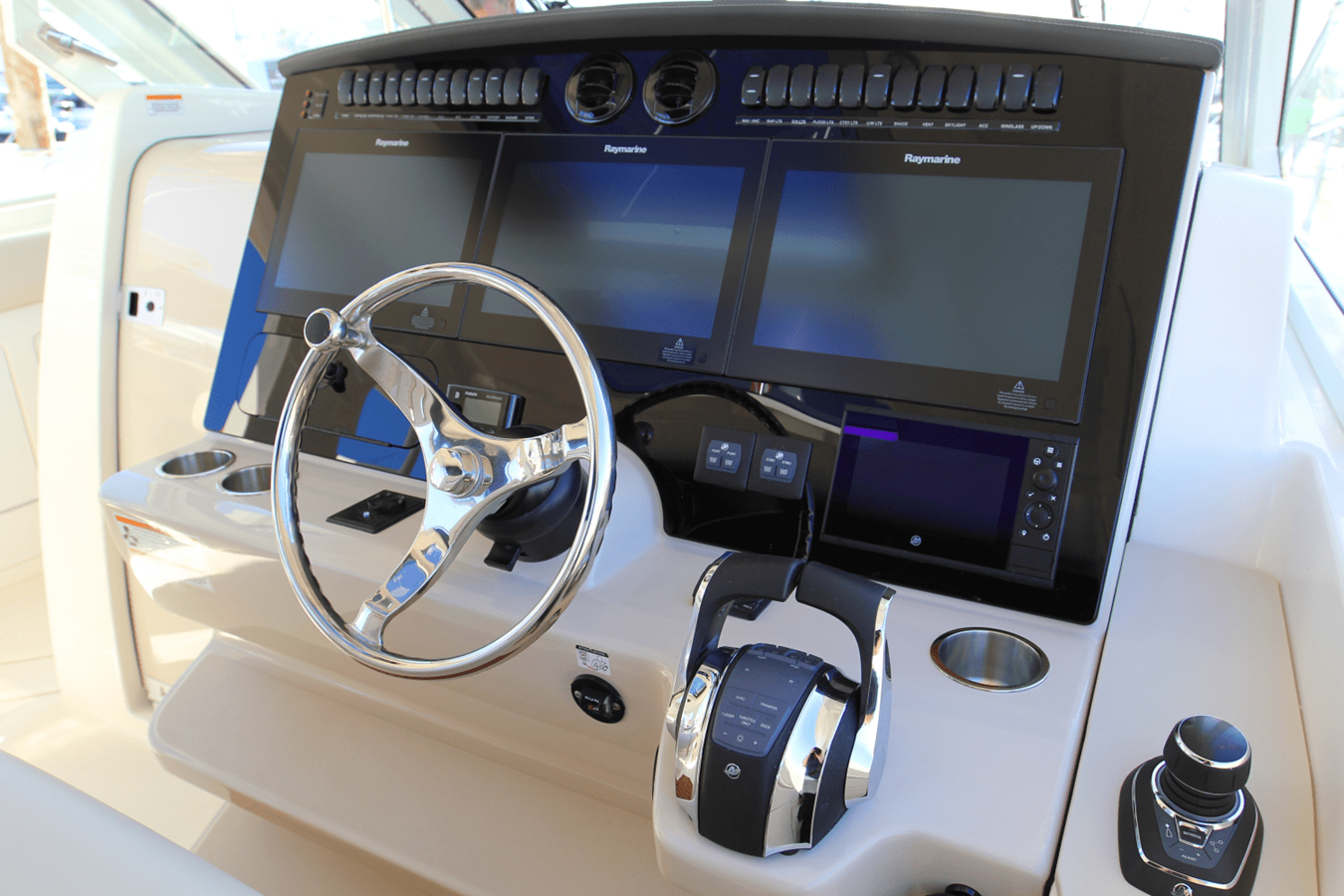 2027 Boston Whaler 380 Realm 127