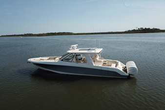 2027 Boston Whaler 380 Realm 29