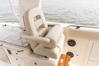 2027 Boston Whaler 380 Realm 89